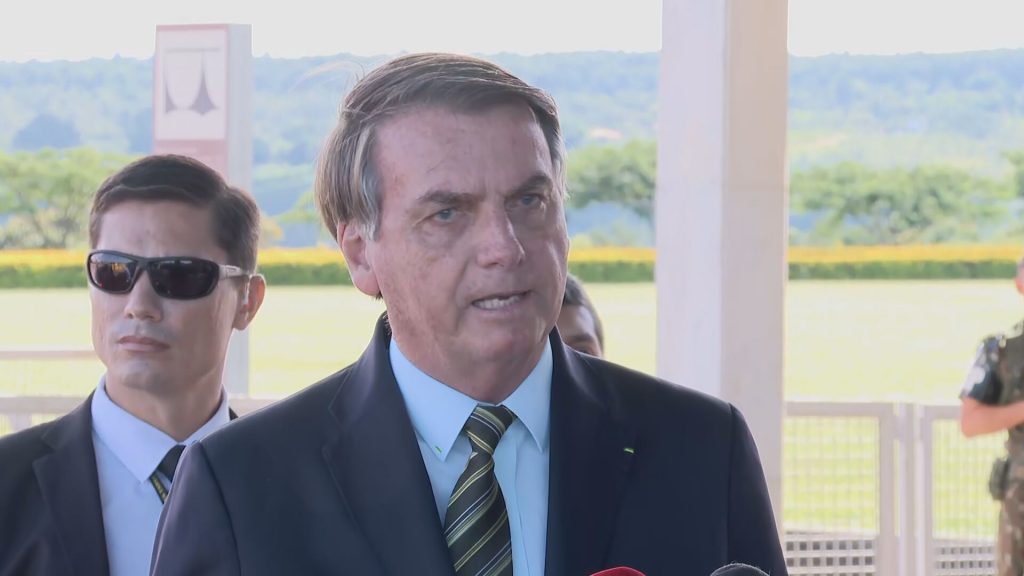 Bolsonaro diz que se reagir agora contra abusos, 'as consequências podem ser piores'
