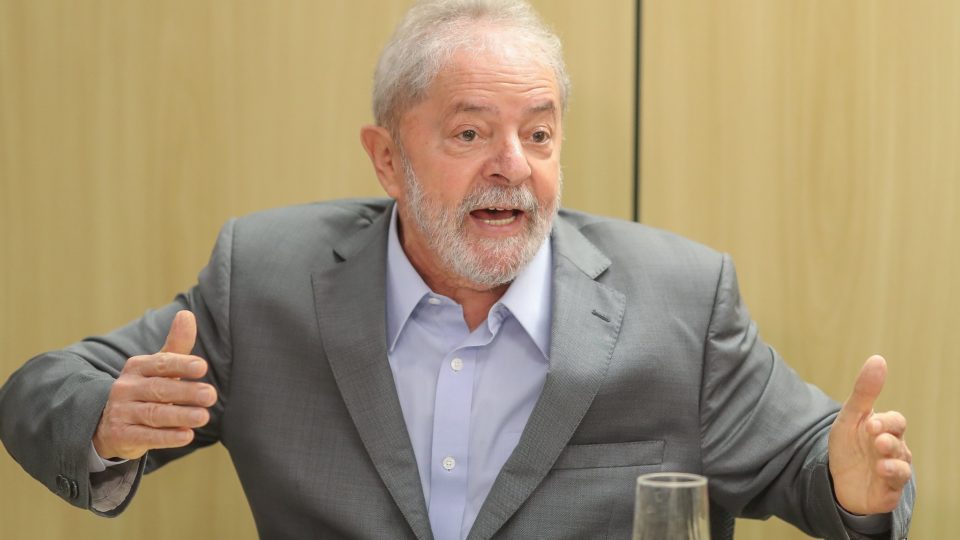 Lula volta a dizer que vai "regulamentar as redes sociais" e "regular a internet"