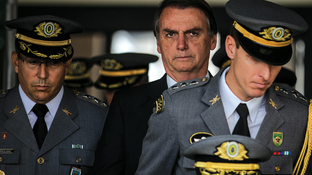 "Nós militares, somos o último obstáculo contra o socialismo", diz Bolsonaro