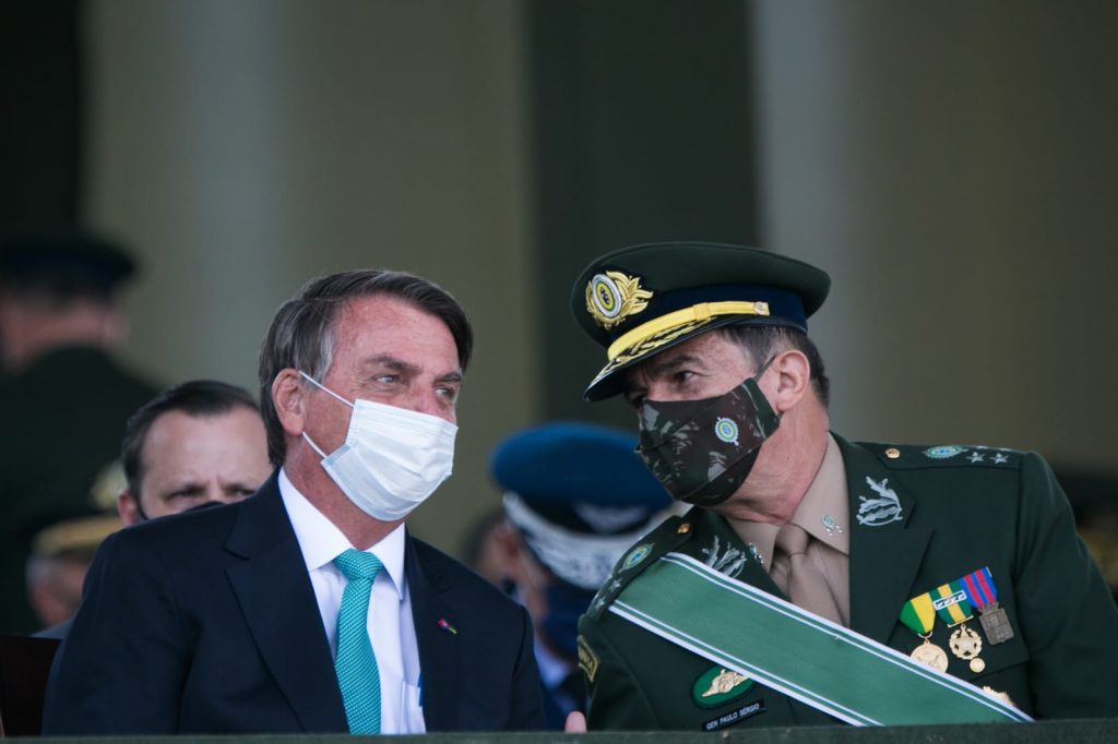 Bolsonaro sobre eleições: "O Exército poderia pular dentro do TSE para resolver"