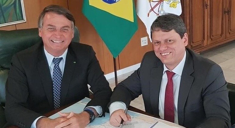 Tarcísio deve sair candidato ao governo de São Paulo, diz Bolsonaro