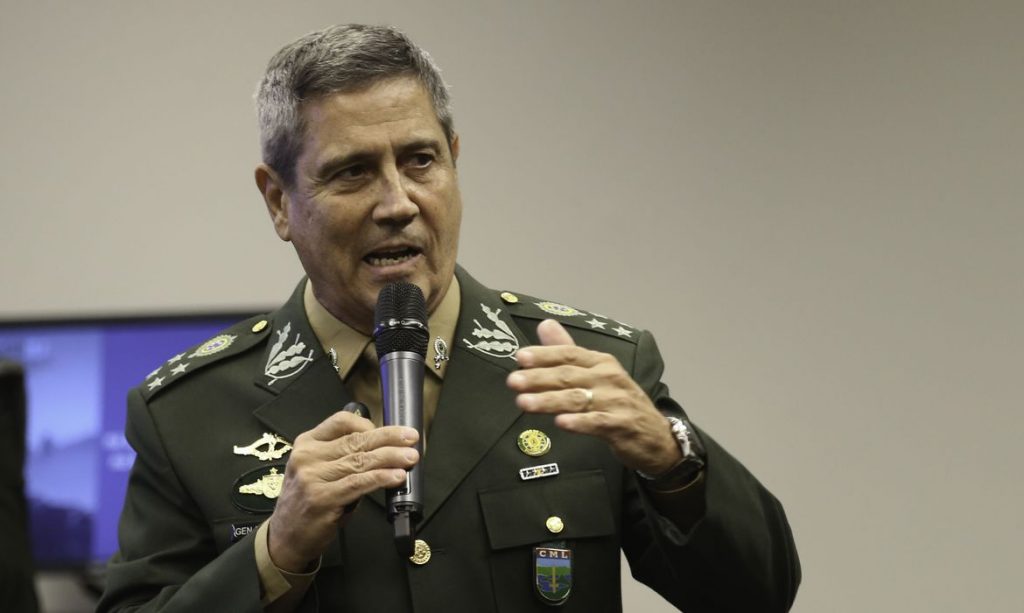 Emocionado, ministro da Defesa diz que 'o povo brasileiro é o verdadeiro soberano'