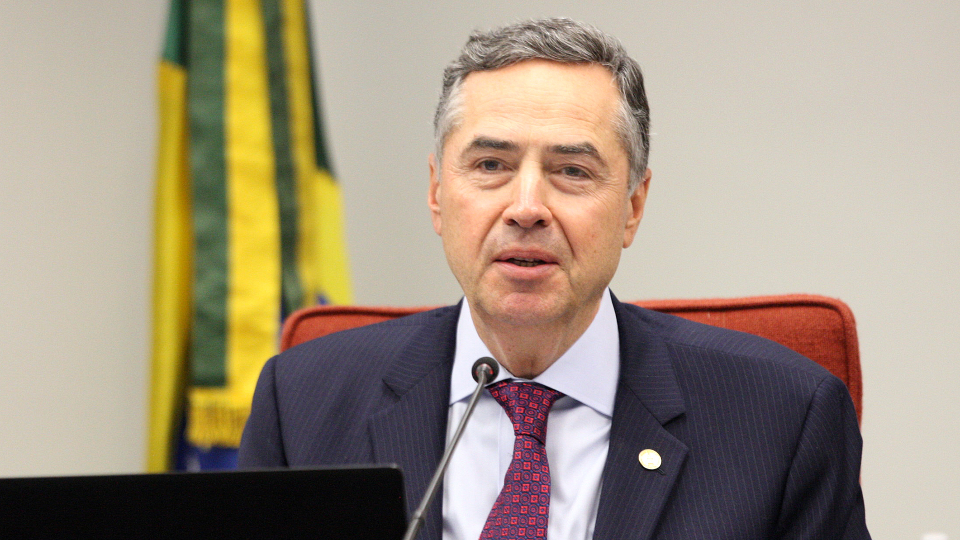 Contra a "disseminação do ódio", Barroso diz que regular a internet é "imperativo"