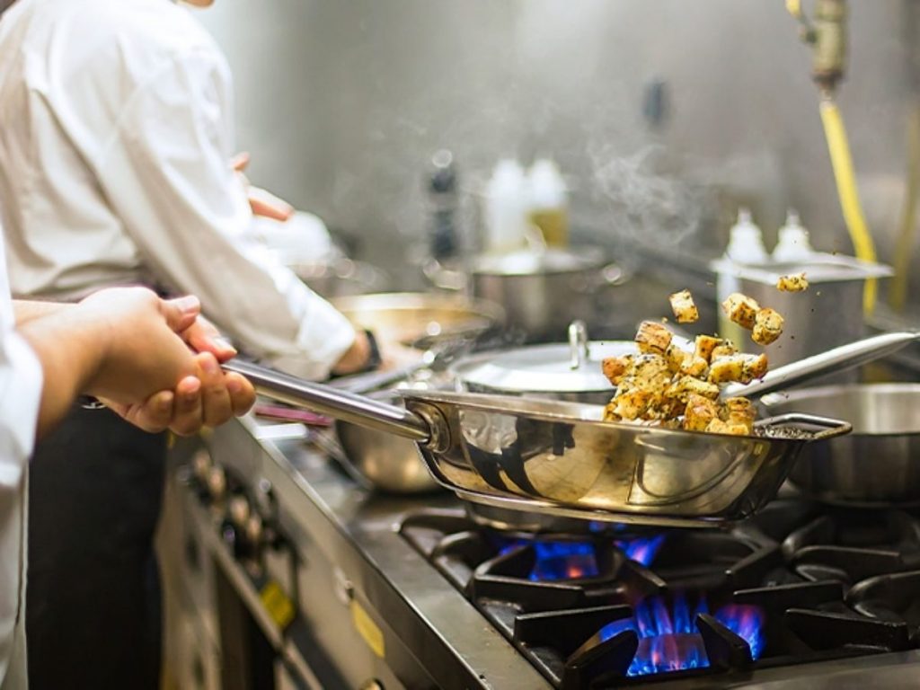 Brasília oferece vaga de emprego para o setor de culinária; confira