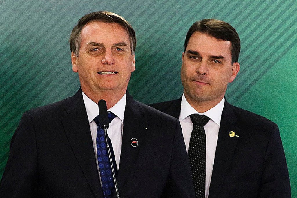 Ministro do STF revelou "armadilha" de Rodrigo Maia contra Bolsonaro, diz Flávio