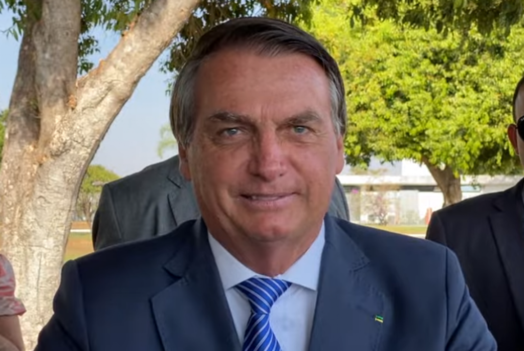 Bolsonaro sobre investigações do caso Adélio: "Vai chegar em gente importante"