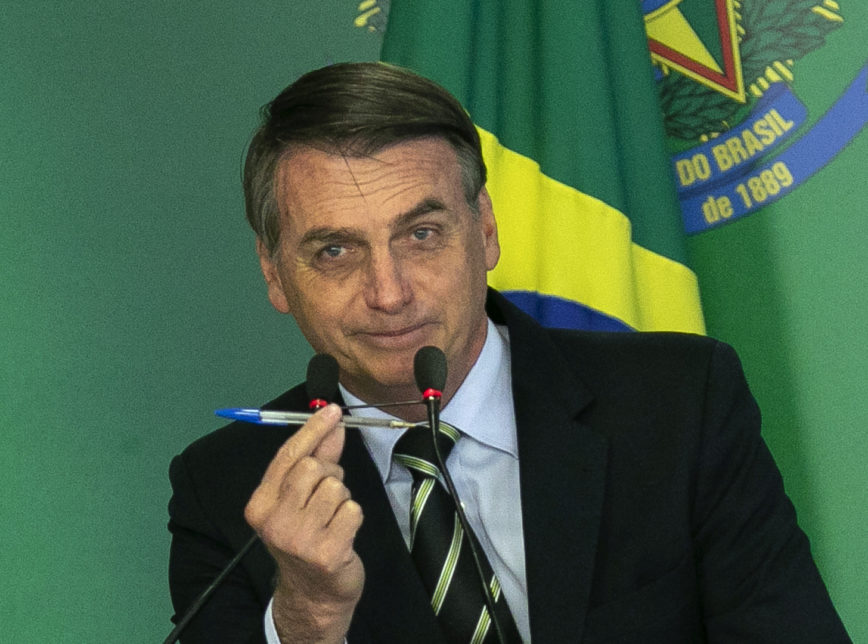 Bolsonaro anuncia aumento de 33,24% no salário dos professores da rede básica