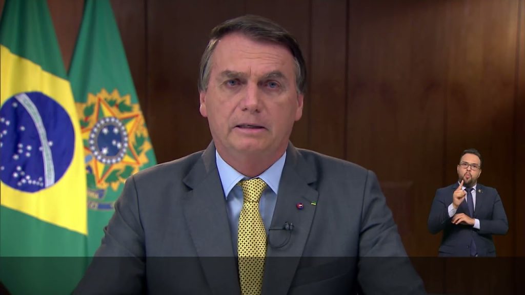 "Nos próximos dias vai acontecer algo que vai nos salvar", avisa Bolsonaro