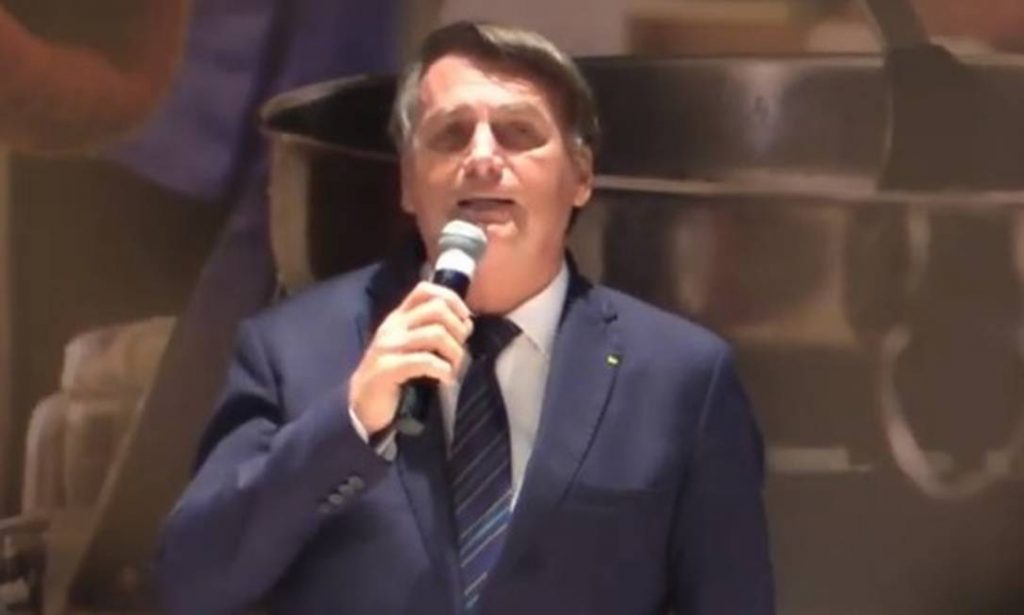 Bolsonaro: "Não é uma luta da esquerda contra a direita. É do bem contra o mal"