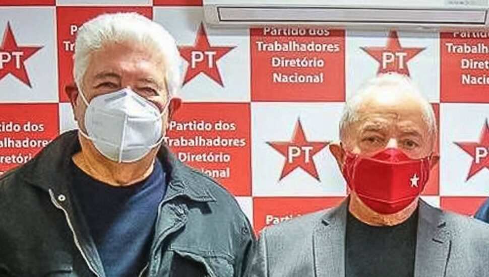 Em ato com Lula, Requião diz que só aceita título de propriedade 