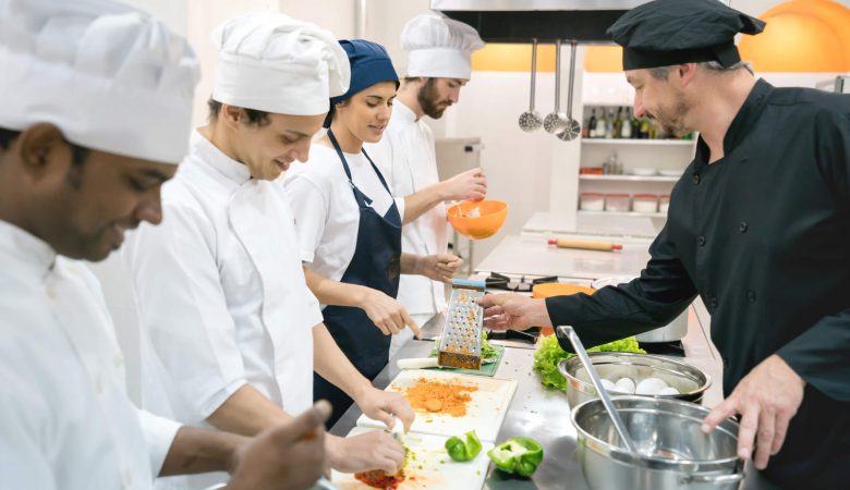 Brasília oferece 25 vagas de emprego no setor de gastronomia nesta quinta-feira