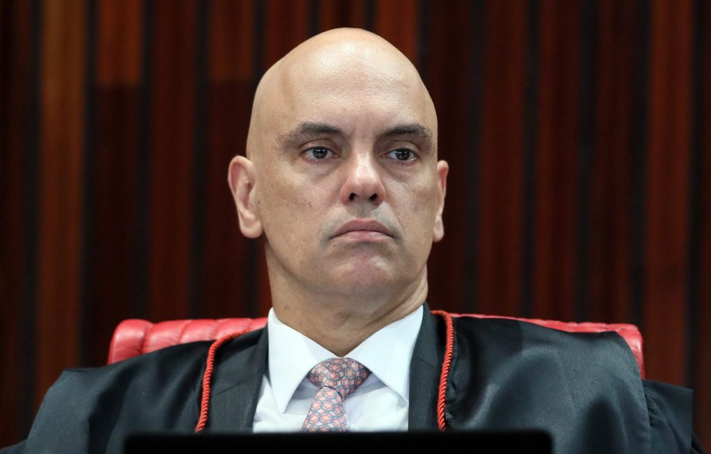Moraes diz o TSE poderá cassar o político que "colocar em dúvida o pleito eleitoral"