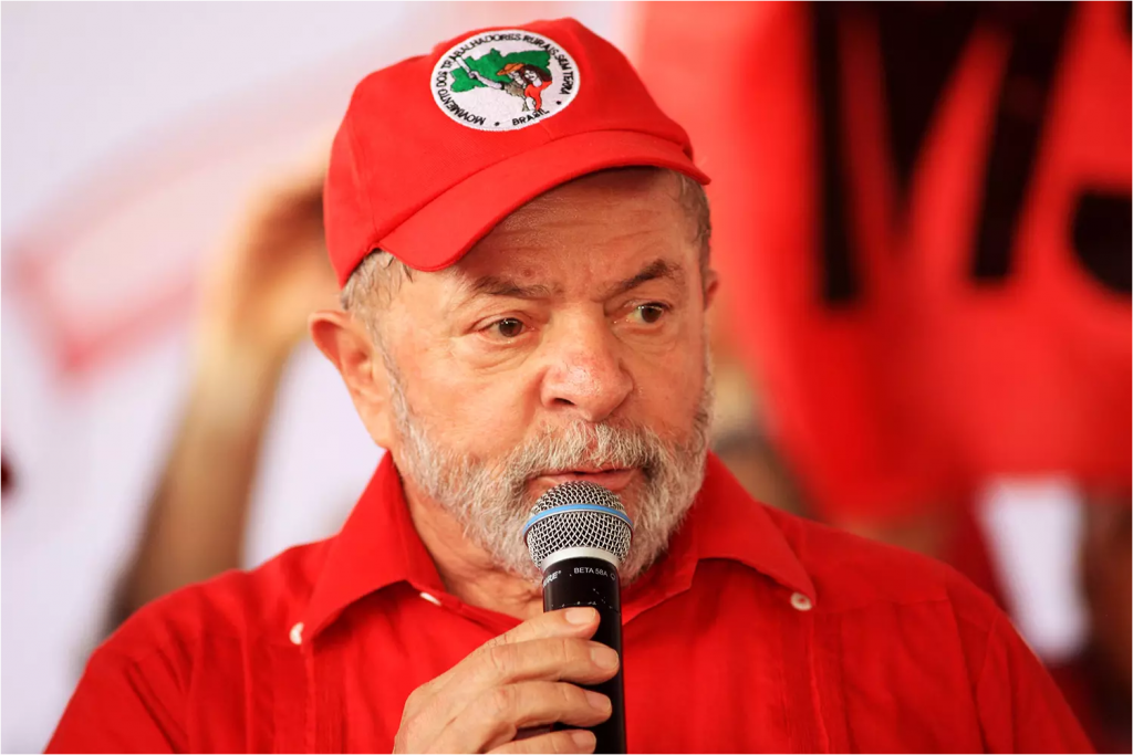 "Vamos ter que tirar quase 8 mil militares", diz Lula, em caso de volta ao governo