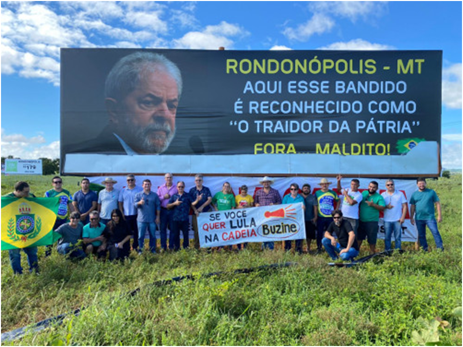 PT pede que TSE censure outdoors contra Lula criados por apoiadores de Bolsonaro