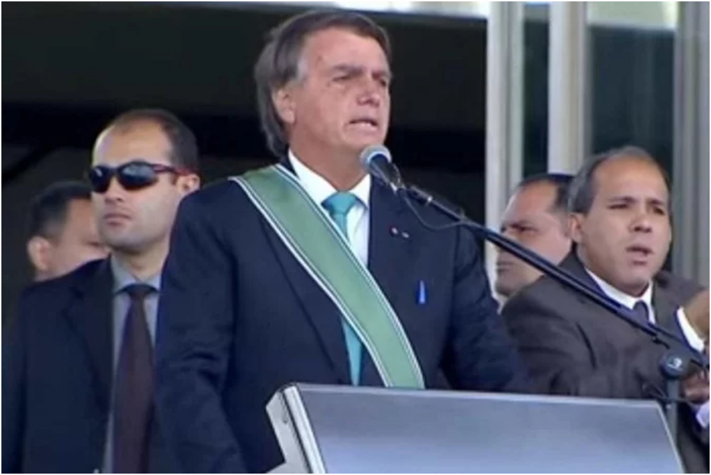 Bolsonaro avisa a Fux, Lira e Pacheco que "as Forças Armadas não dão recado"