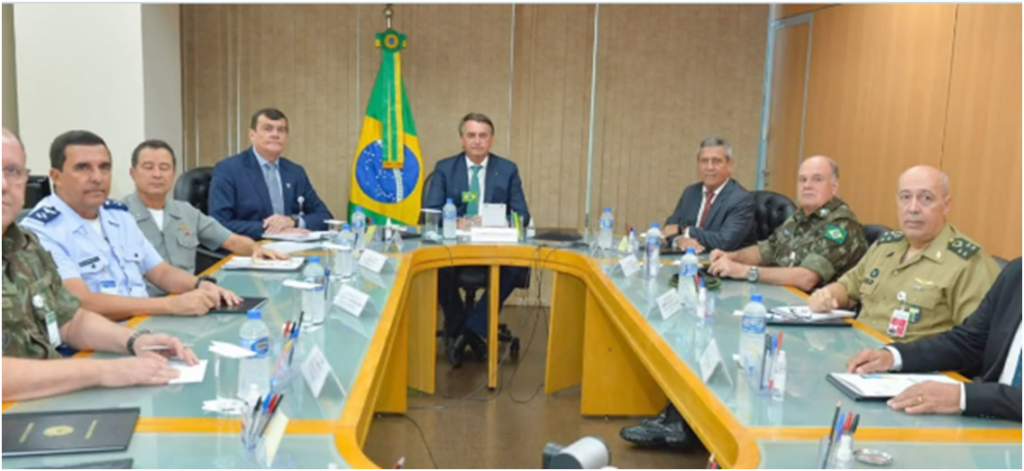 Bolsonaro passa mais de 2 horas em reunião com comandantes das Forças Armadas