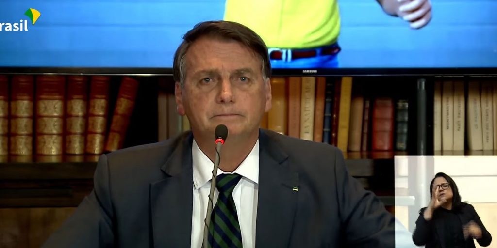 Bolsonaro insinua que DataFolha faz tabelinha com o TSE: "O que está acontecendo?"