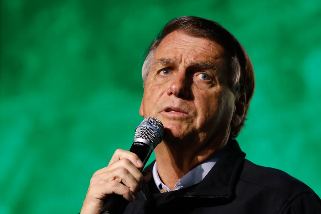 Bolsonaro vai pra cima da Petrobrás após reajuste e quer CPI: 'É traição com o povo'