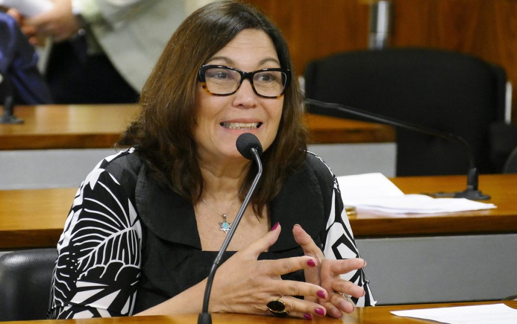 Para Kicis, cassação de deputado por fake news visa "atingir Bolsonaro e apoiadores"