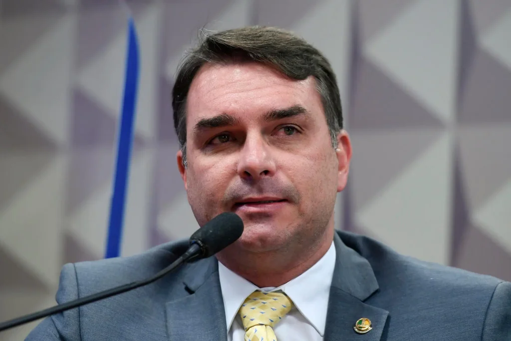 Para Flávio, decisão do STF que cassou deputado foi "para mandar recado a Bolsonaro"