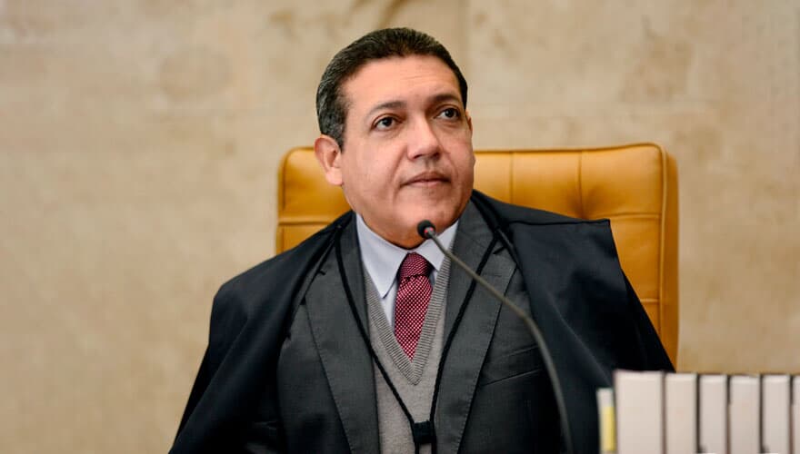 Ministro Kassio Nunes derruba decisão do TSE que cassou deputado por 