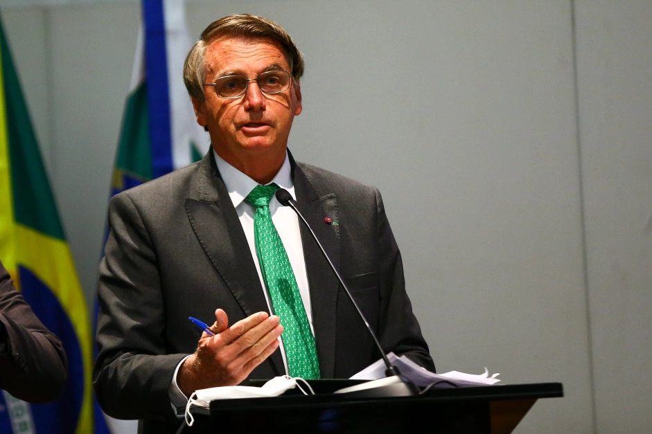 Bolsonaro faz alerta à Nação: "Crise dos combustíveis deve agravar; no mundo todo"