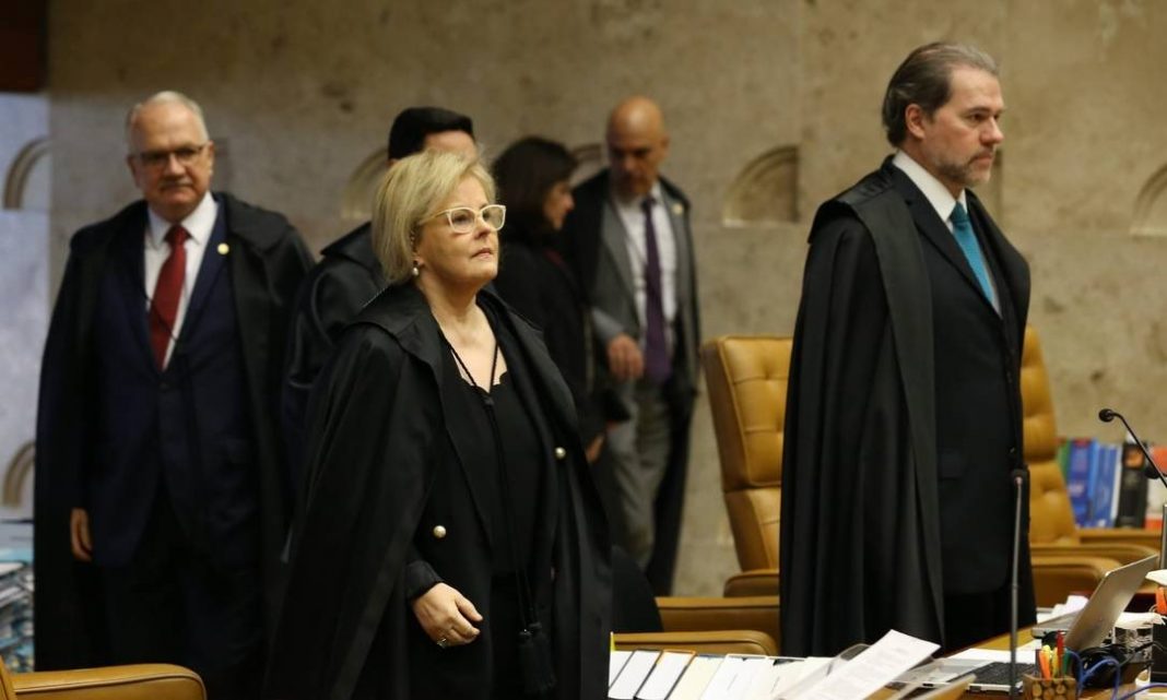 Brasil vive crise institucional devido à “perda de legitimidade do STF
