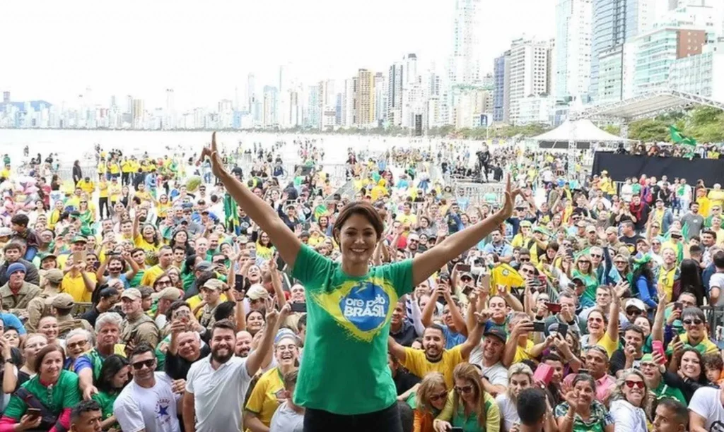 Michelle Bolsonaro pede orações: “A nossa nação tem promessas do Senhor”