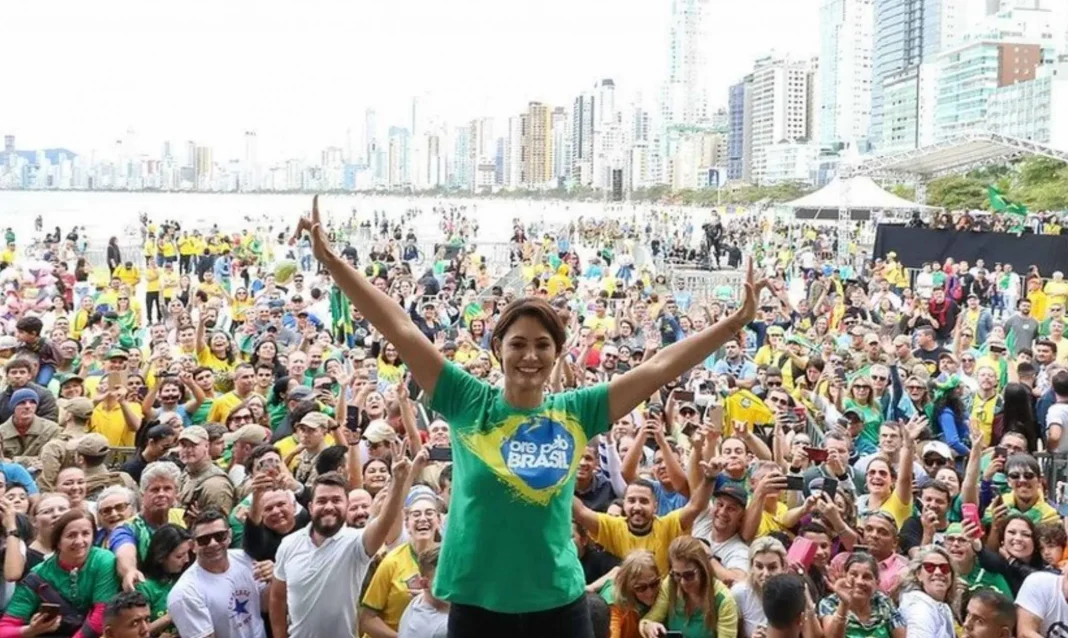 Michelle Bolsonaro pede orações: “A nossa nação tem promessas do Senhor”