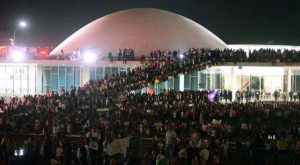 Manifestantes protestam em Brasília