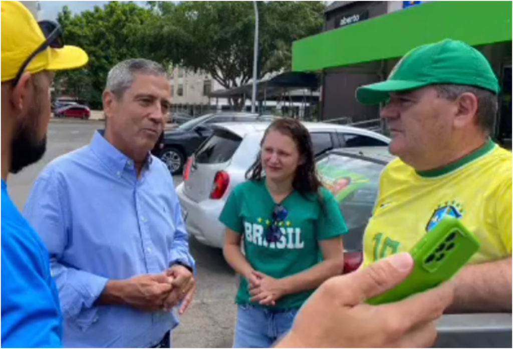 Fato ou não? Segundo manifestante, Braga Netto avisou que "algo bom vai acontecer"