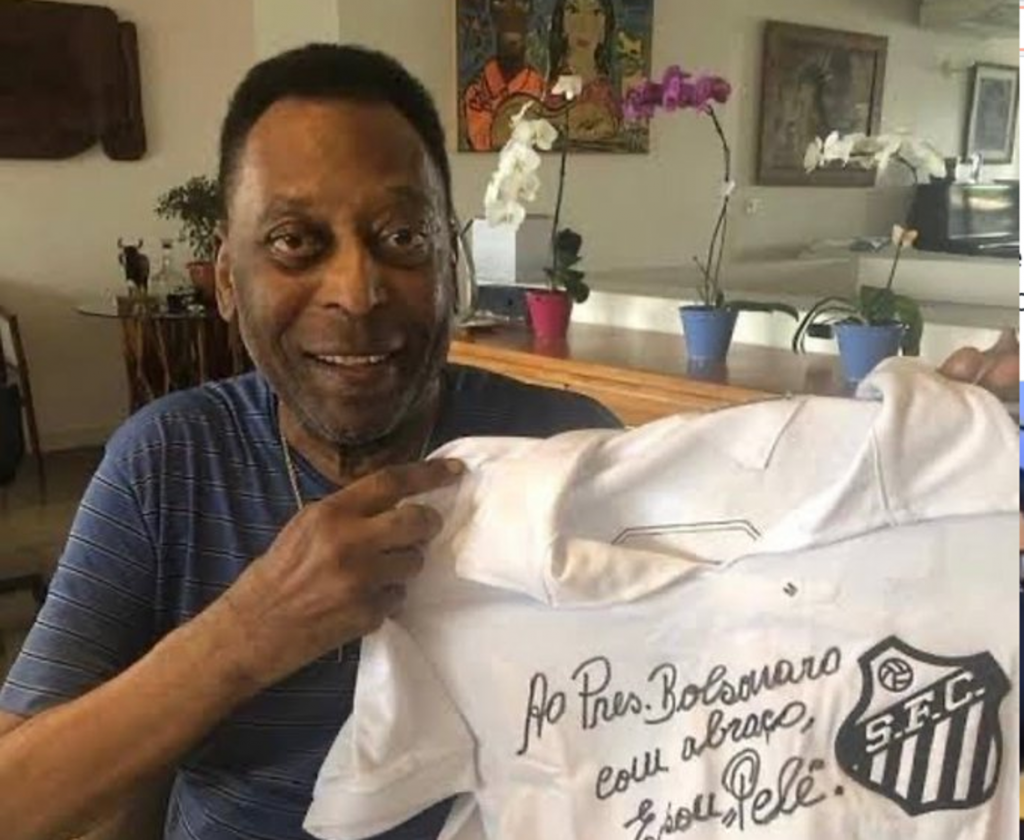 Bolsonaro decreta luto pela morte de Pelé: "Transformou o futebol em arte e alegria"