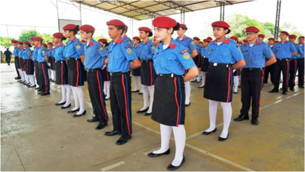 Equipe de Lula quer acabar com escolas cívico-militares adotadas por Bolsonaro