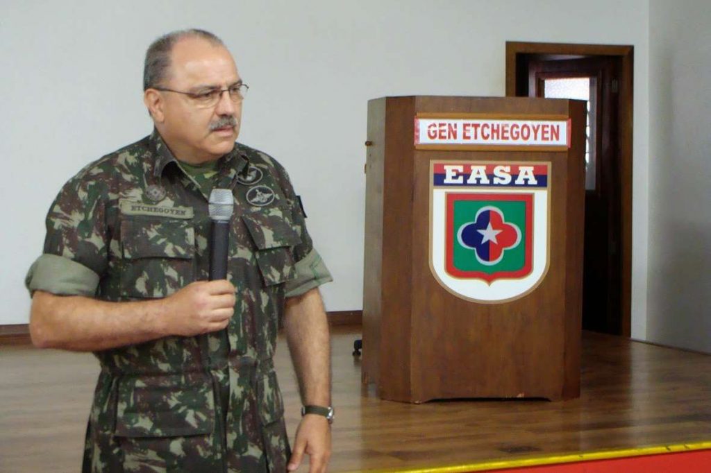 General diz que Lula age com "profunda covardia" contra as Força Armadas