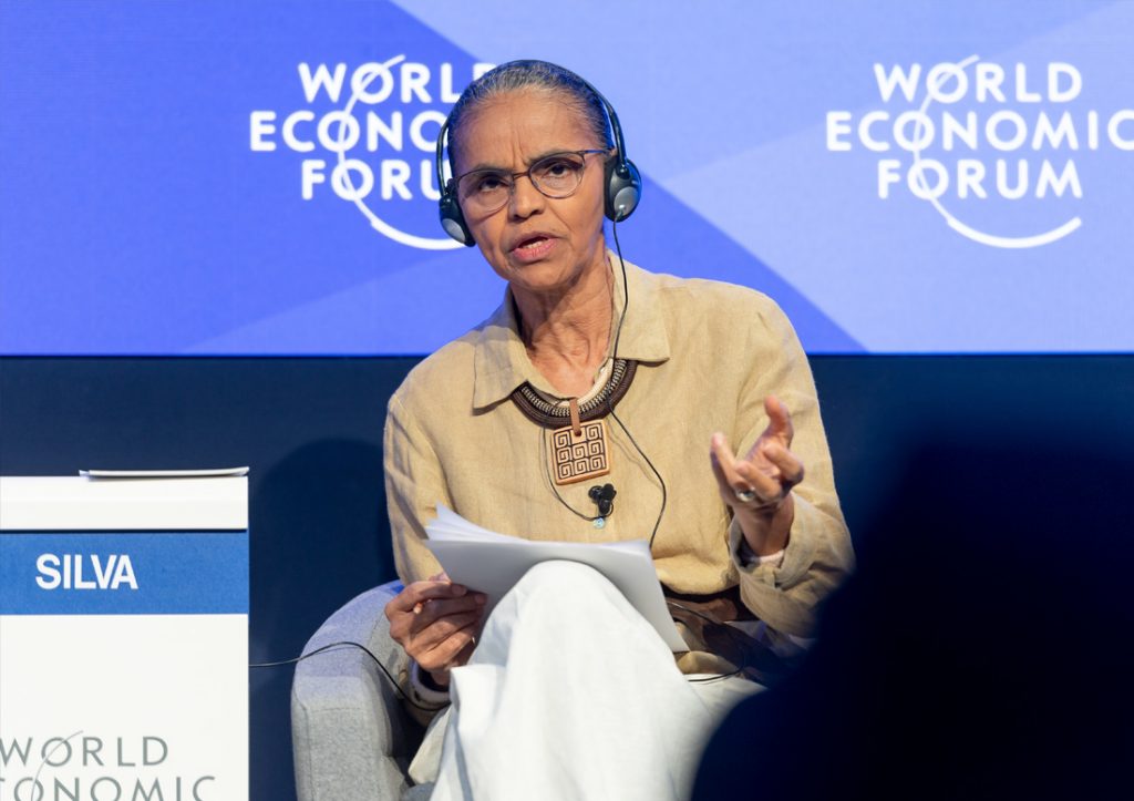 Em Davos, Marina Silva diz que há “120 milhões passando fome no Brasil”