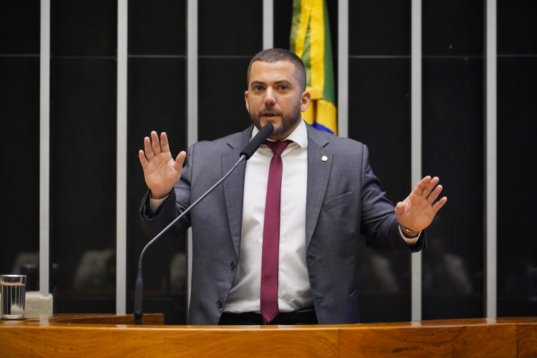 Deputado acusa senadores de receber "promessa de cargos para votar em Pacheco"