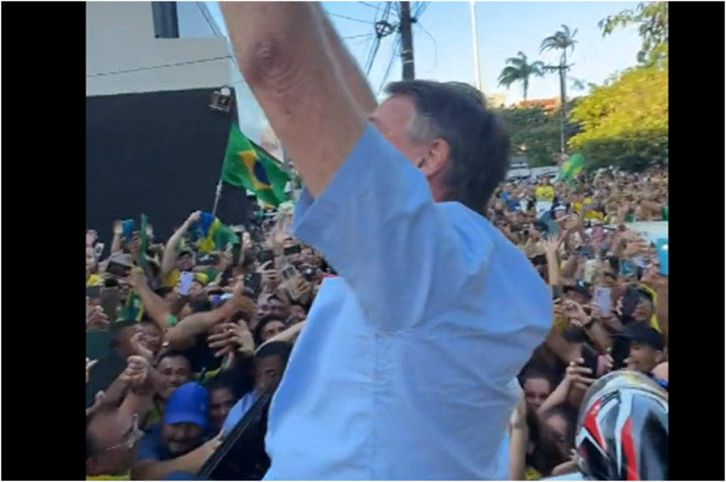 Parece eleição, mas não é: população volta às ruas para receber Bolsonaro no Ceará