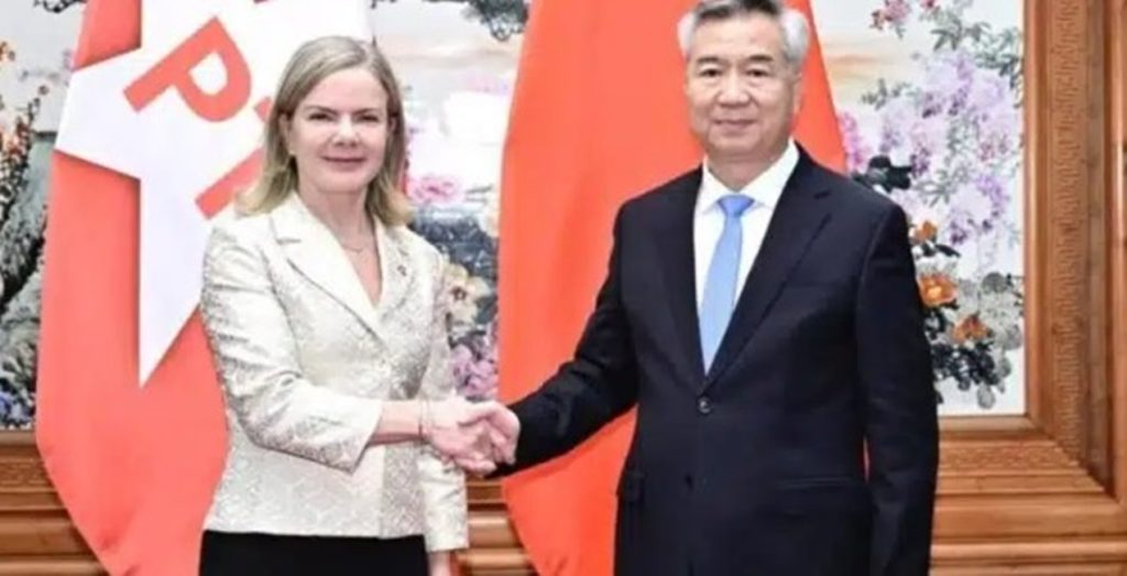 Líder do PT rasga elogios à ditadura comunista da China: "É uma democracia efetiva”