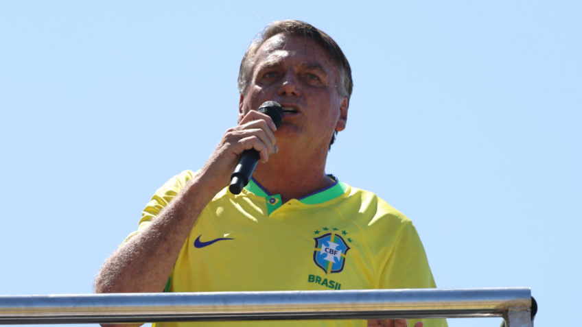 "Não querem mais me prender, querem que eu seja executado", alerta Bolsonaro
