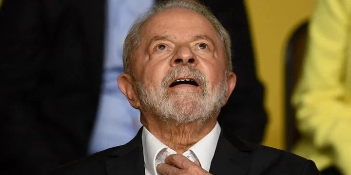 Lula fará "operação maior" se voltar a sangrar, diz médico do presidente