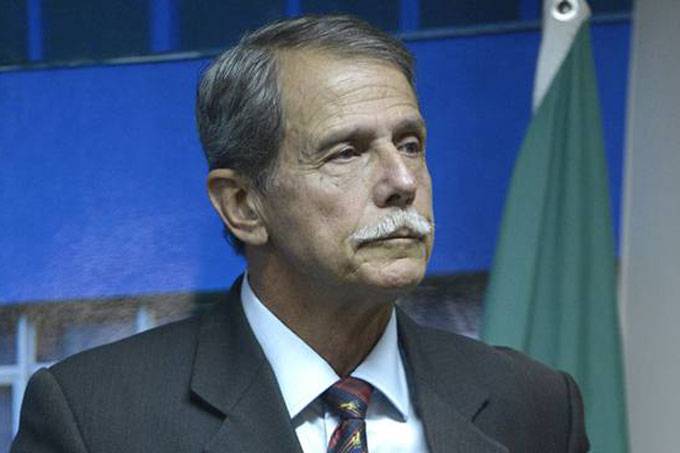 Para general, o Brasil deveria ser uma "potência nuclear" para ter poder de dissuasão
