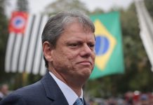 Tarcísio critica Lula e defende união da direita em convenção estadual Tarcísio critica Lula e defende união da direita em convenção estadual