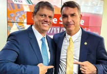 Tarcísio defende Flávio sobre tarifaço dos EUA: “Ele não tem nada a ver” Tarcísio defende Flávio sobre tarifaço dos EUA: "Ele não tem nada a ver"